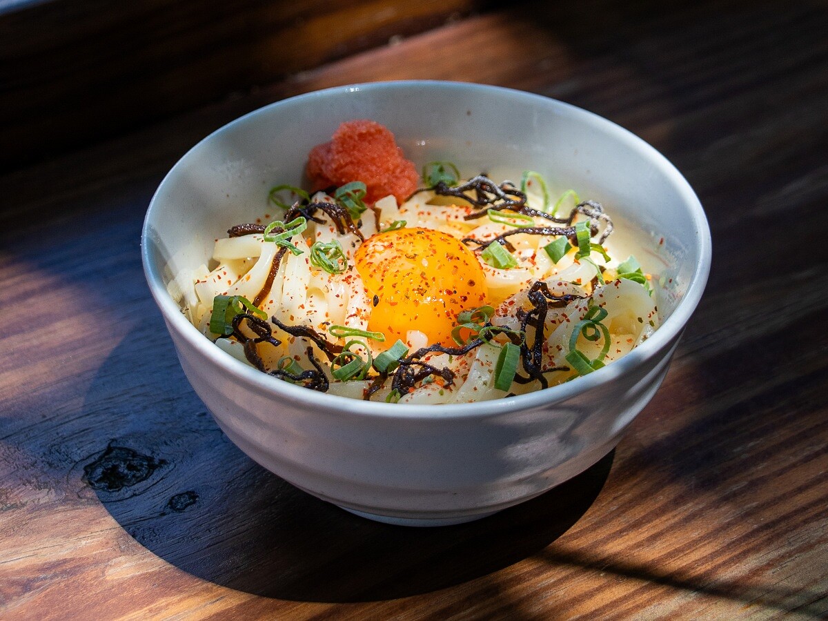 「明太子起司月見烏龍麵」。