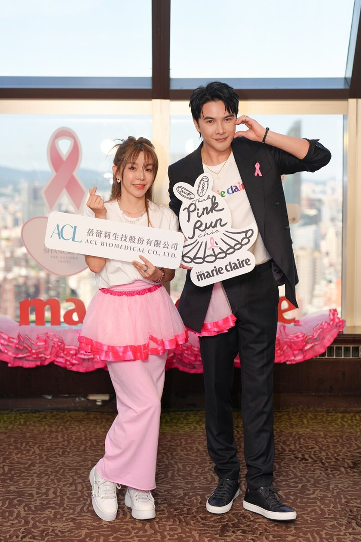 抗癌女戰士崔咪及實力派演員謝佳見合影。