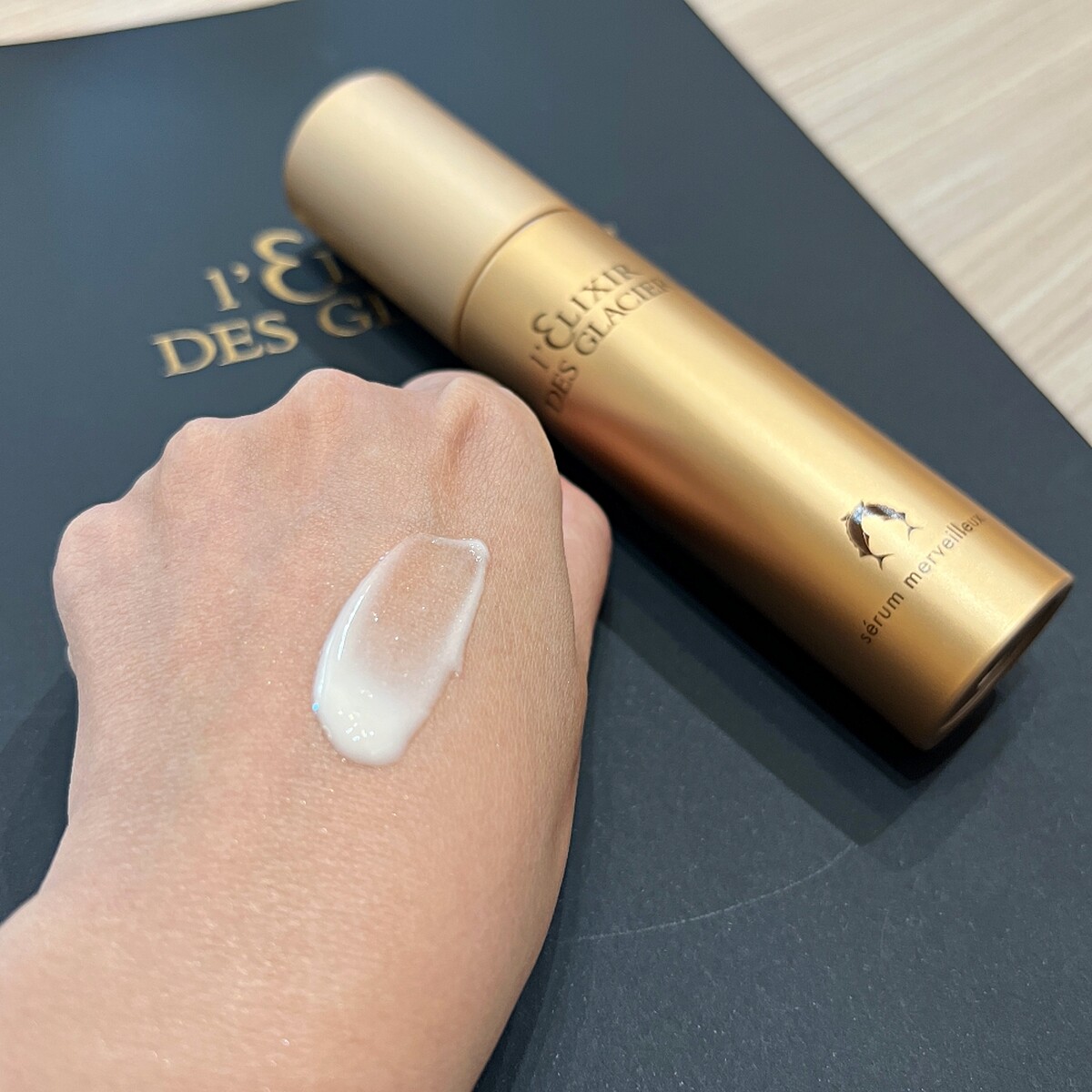 Valmont屹麗鎏金秘尋精粹質地。