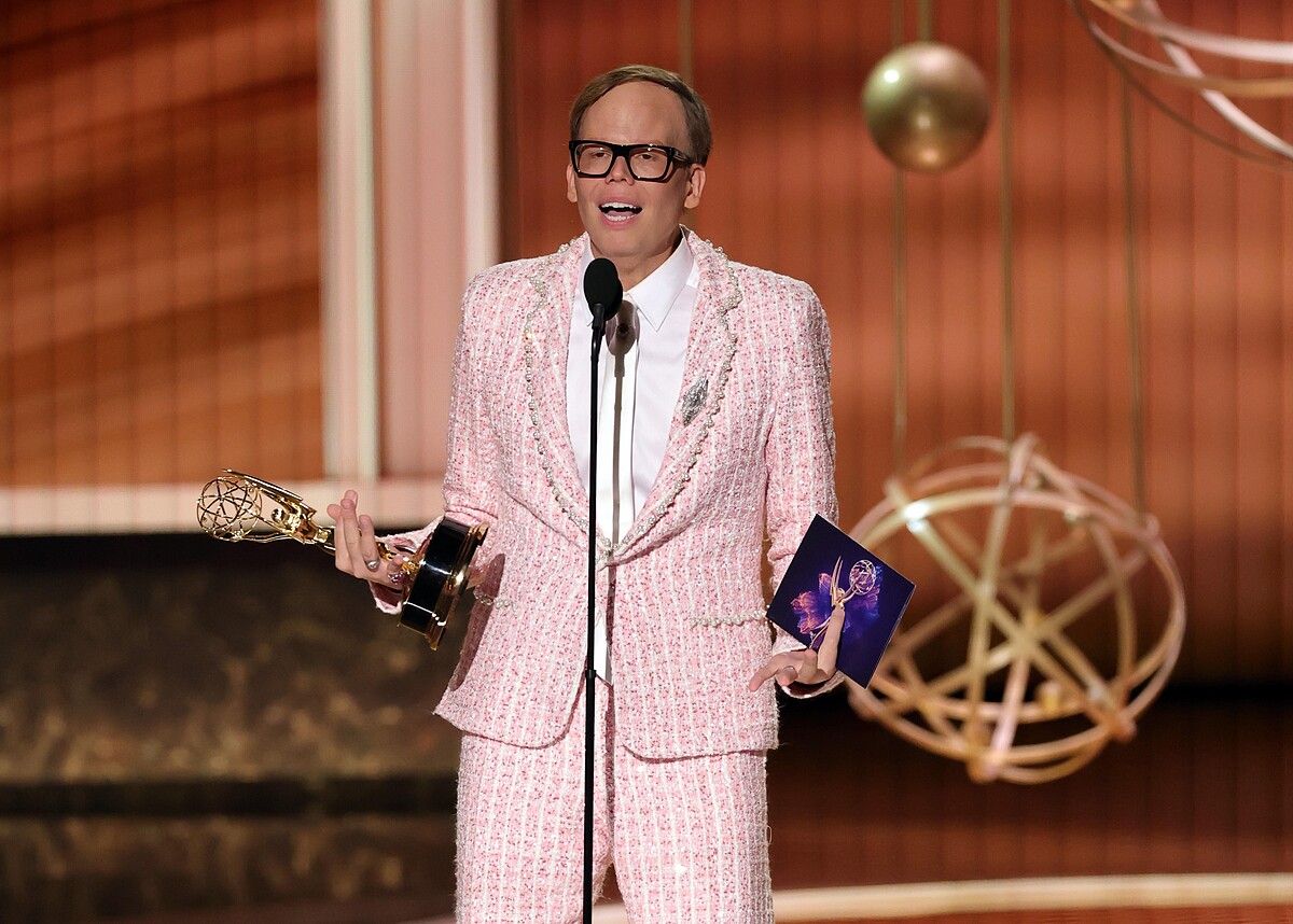 2025艾美獎得獎名單：喜劇類影集最佳男配角 《堪薩斯之歌》傑夫希勒Jeff Hiller