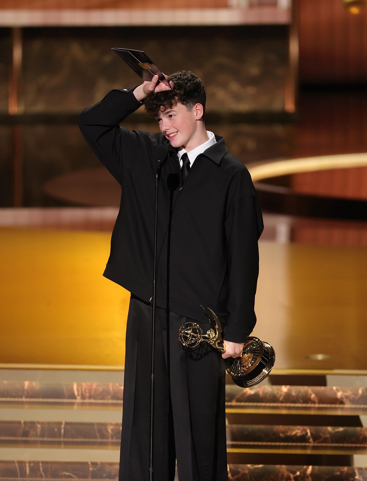 2025艾美獎得獎名單：最佳限定劇或選集／電視電影男配角 《混沌少年時》歐文庫柏Owen Cooper