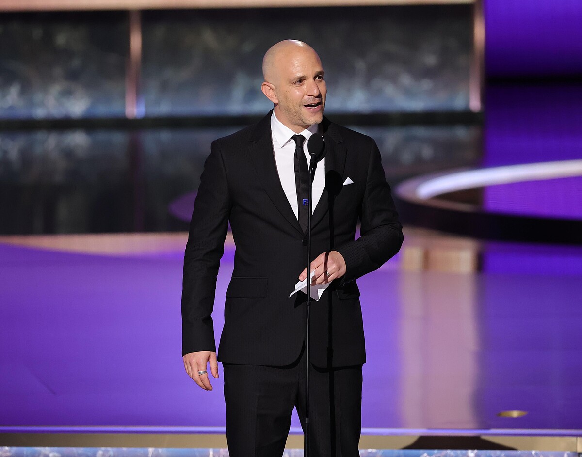 2025艾美獎得獎名單：劇情類最佳導演 《外放特務組》亞當藍道爾Adam Randall