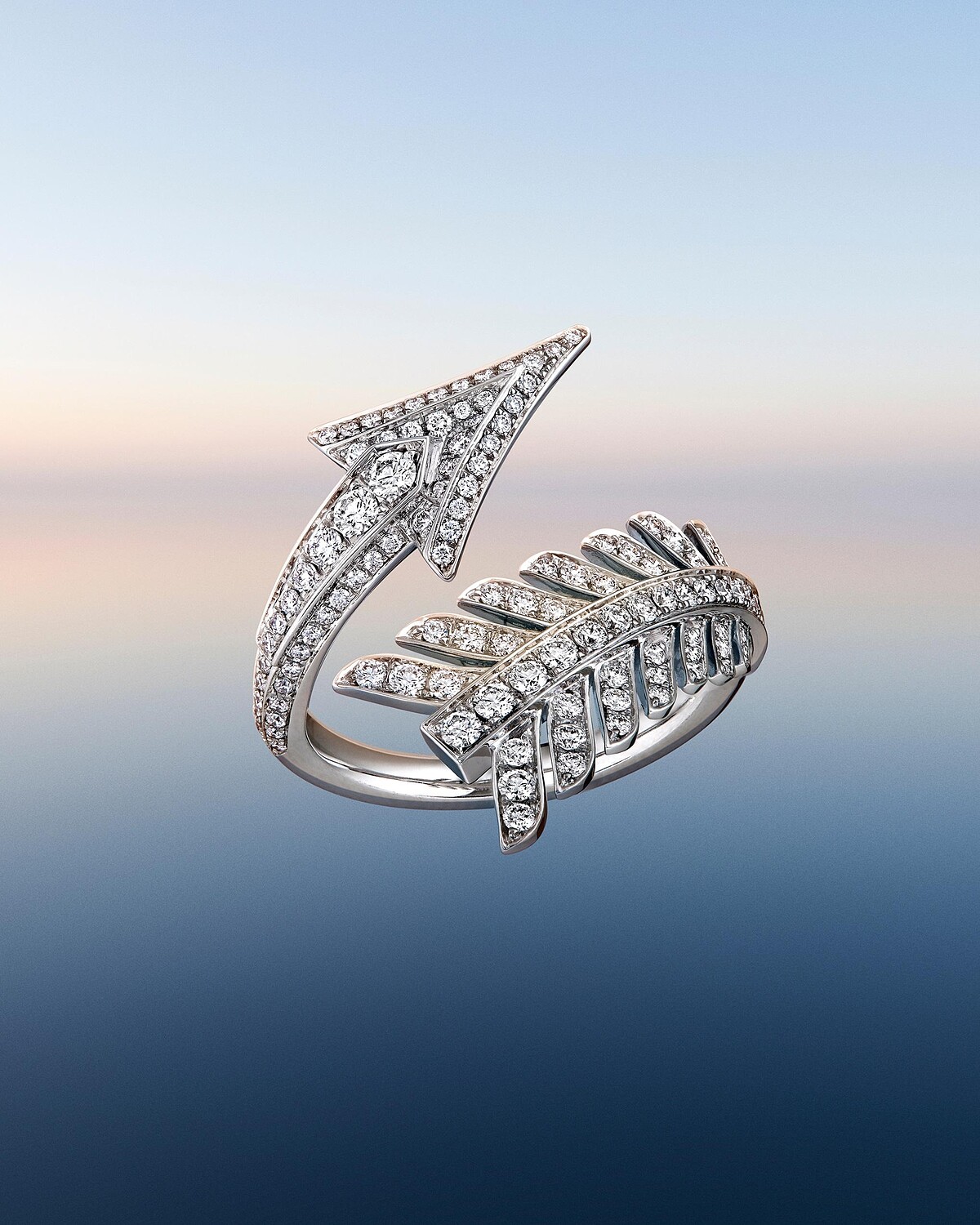 Fl&egrave;che系列戒指 白金750材質、鑲嵌鑽石 JRG00080 台幣參考價格NTD 366,000