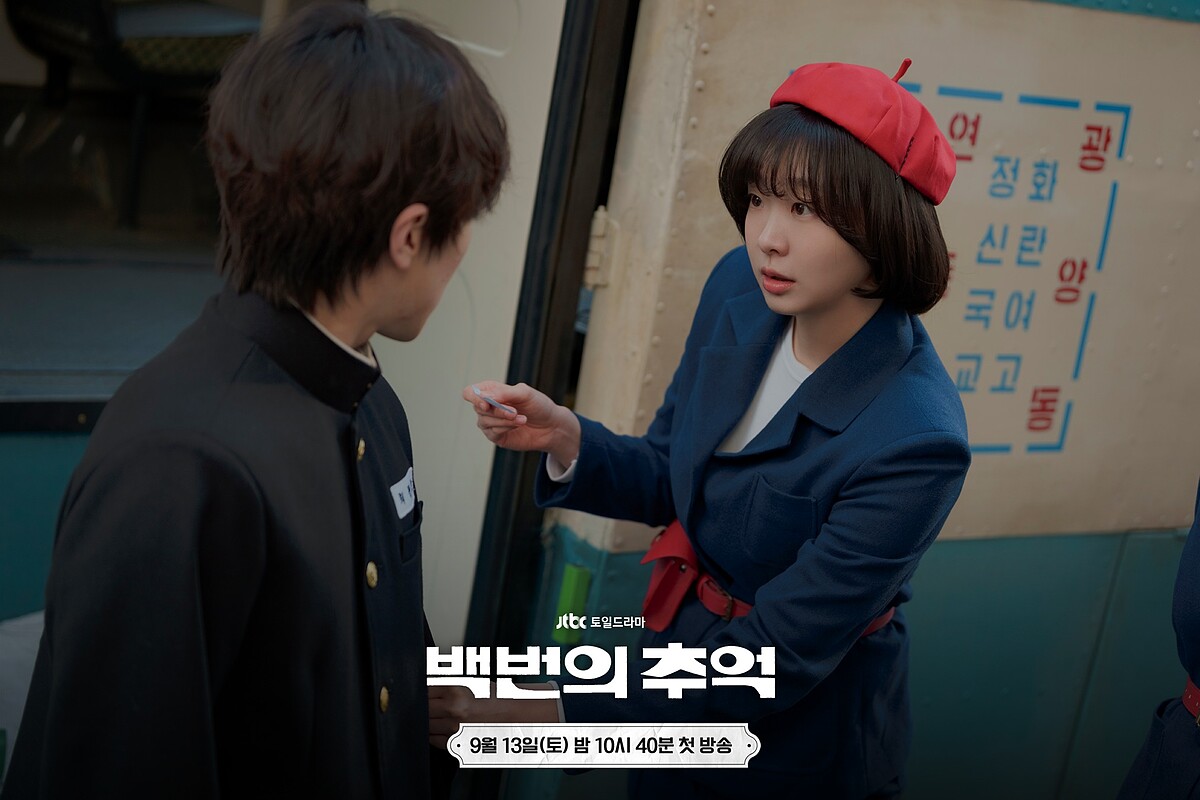 電影中建立了真實地80年代場景，帶領觀眾一起回到回憶裡頭。