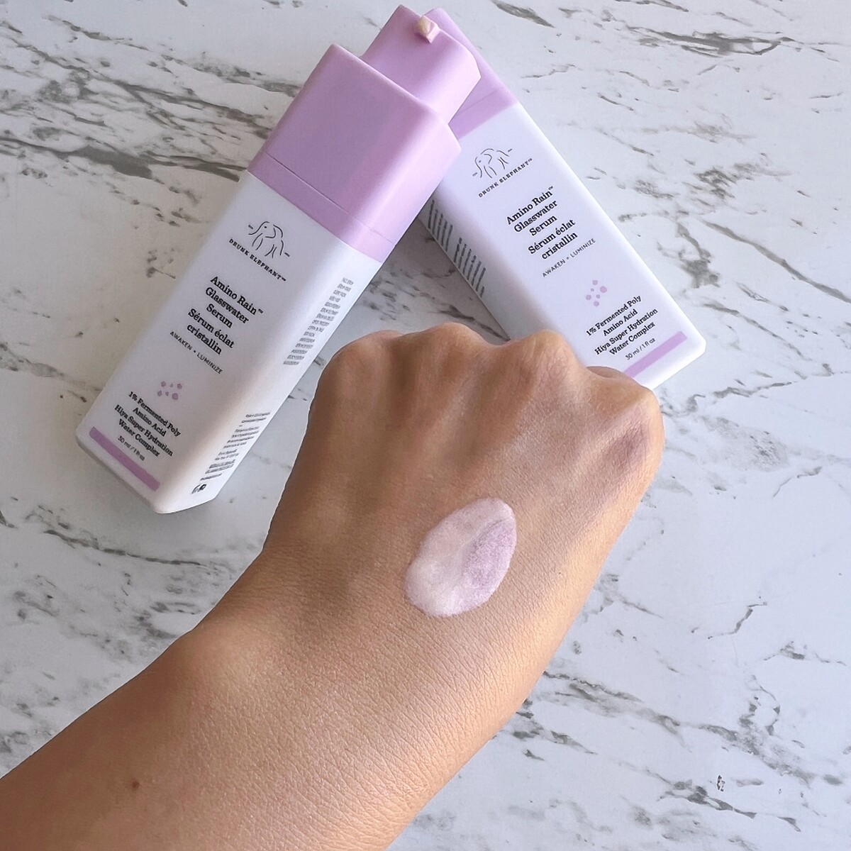 Drunk Elephant醉象胺基酸水光精華質地。