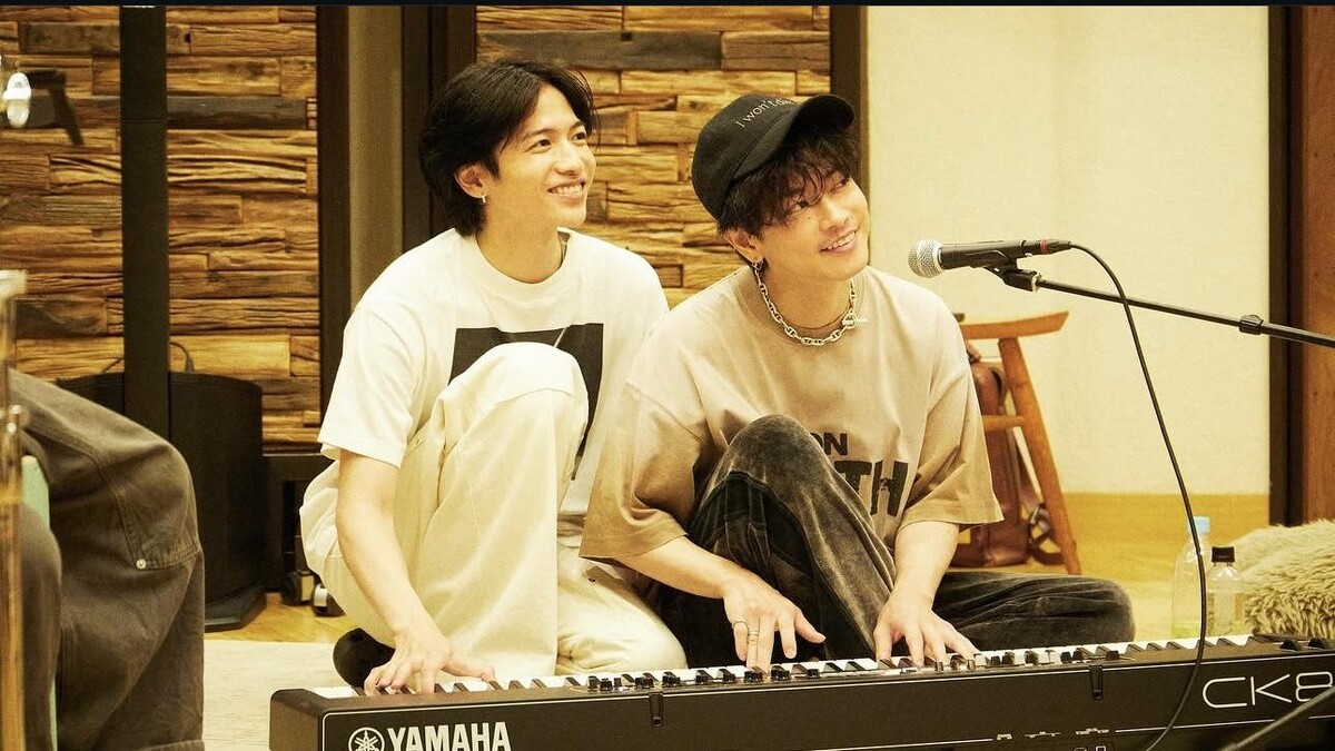 佐藤健（右）與志尊淳為戲練了好幾年的琴。