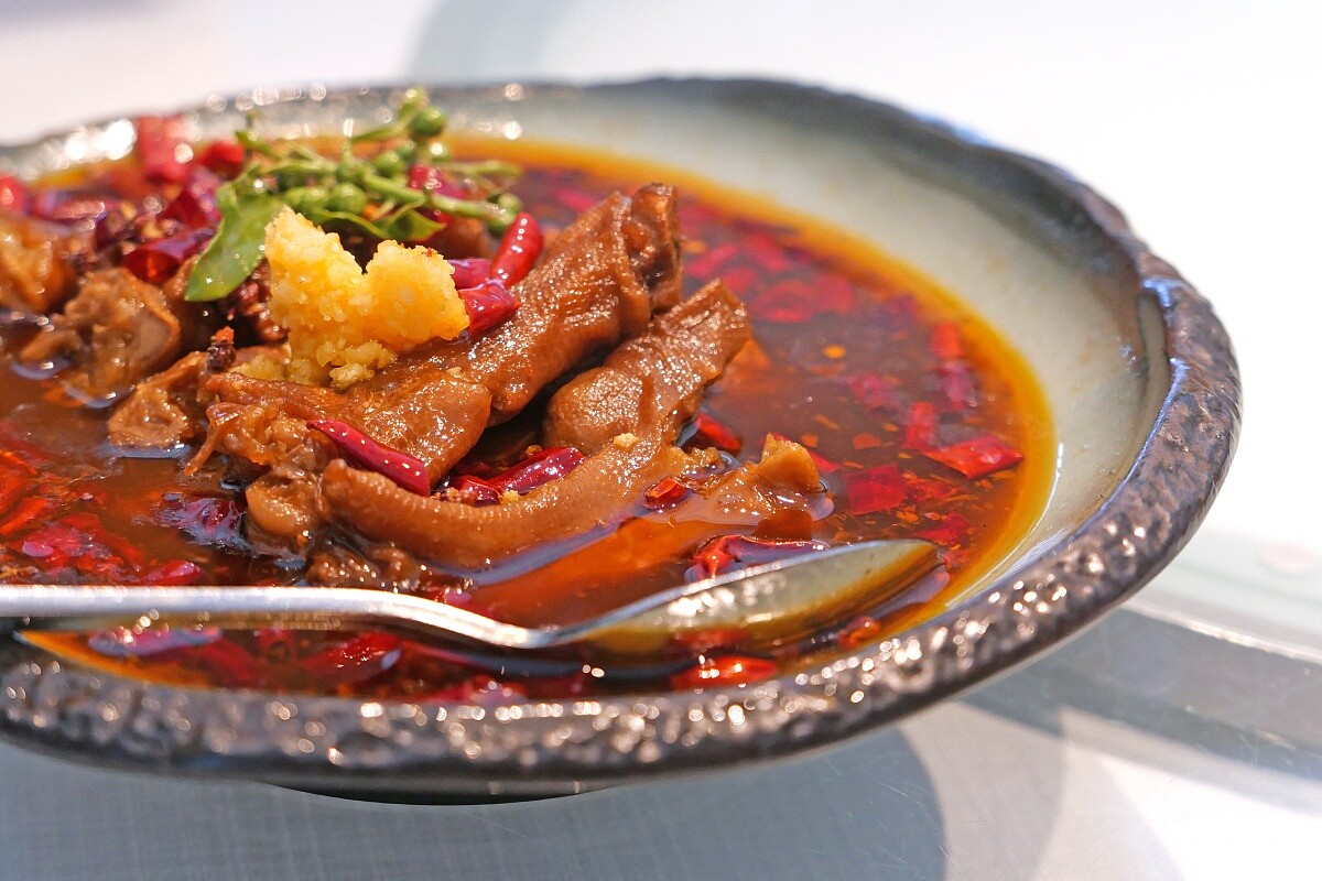 新菜「椒麻鵝掌」。