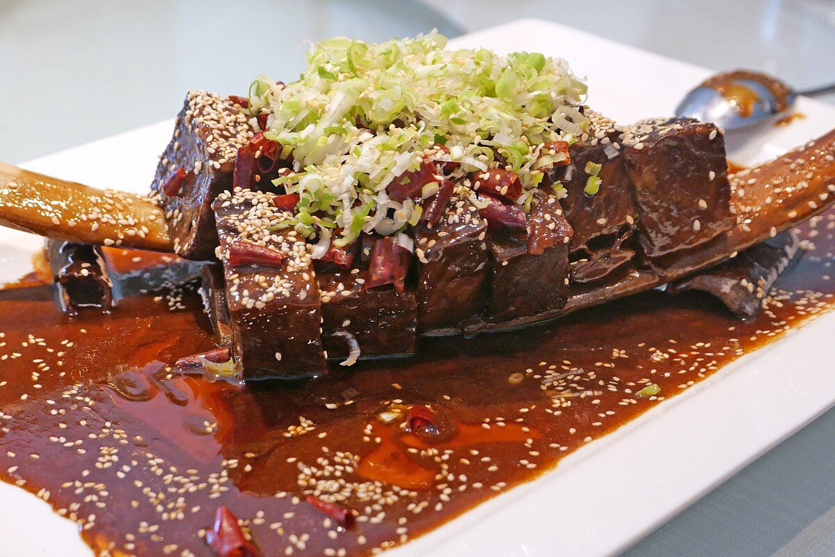 「紅燒原條牛肋」。