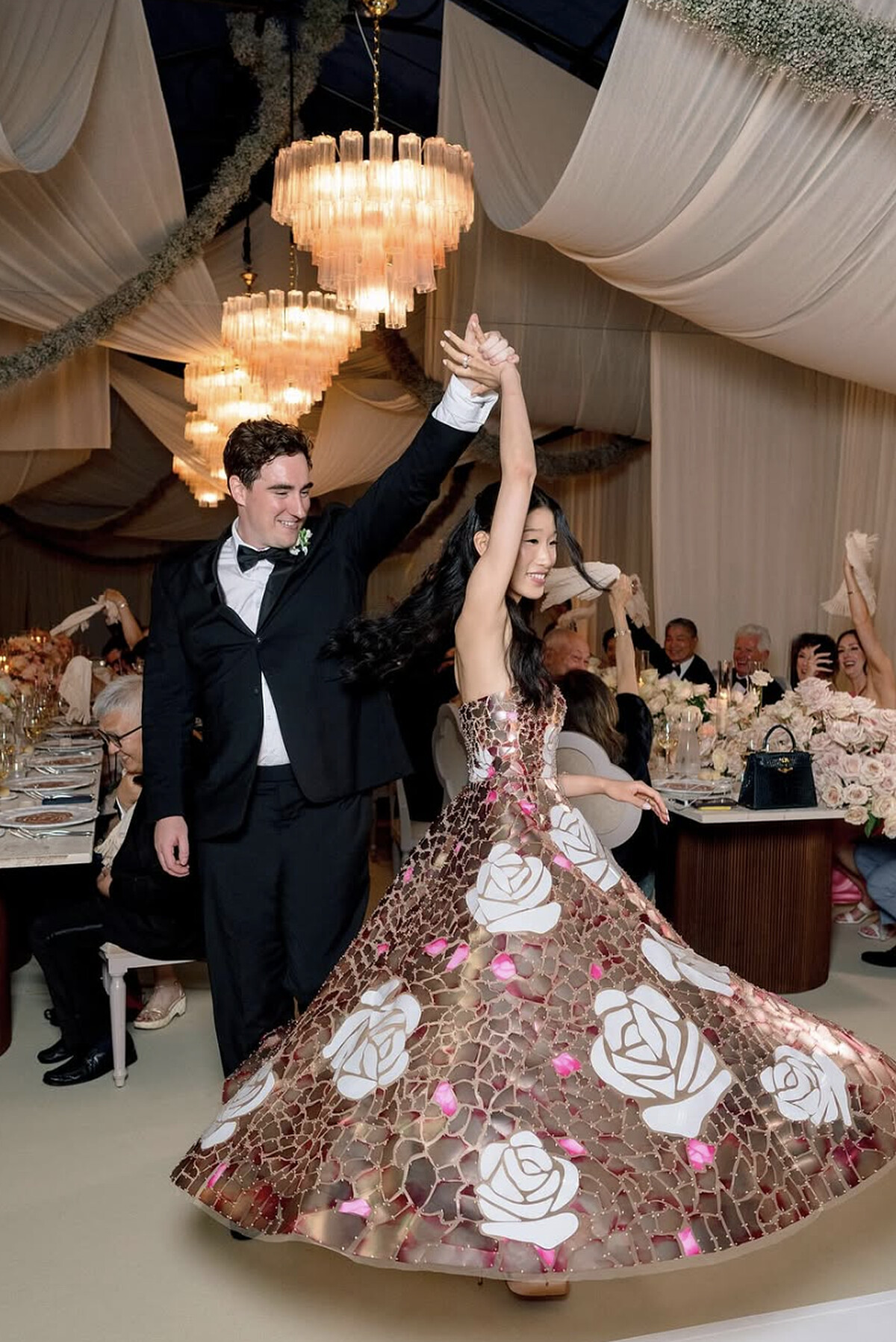 富豪千金Becca Bloom在義大利最夢幻的科莫湖舉辦婚禮。IG@beccaxbloom。