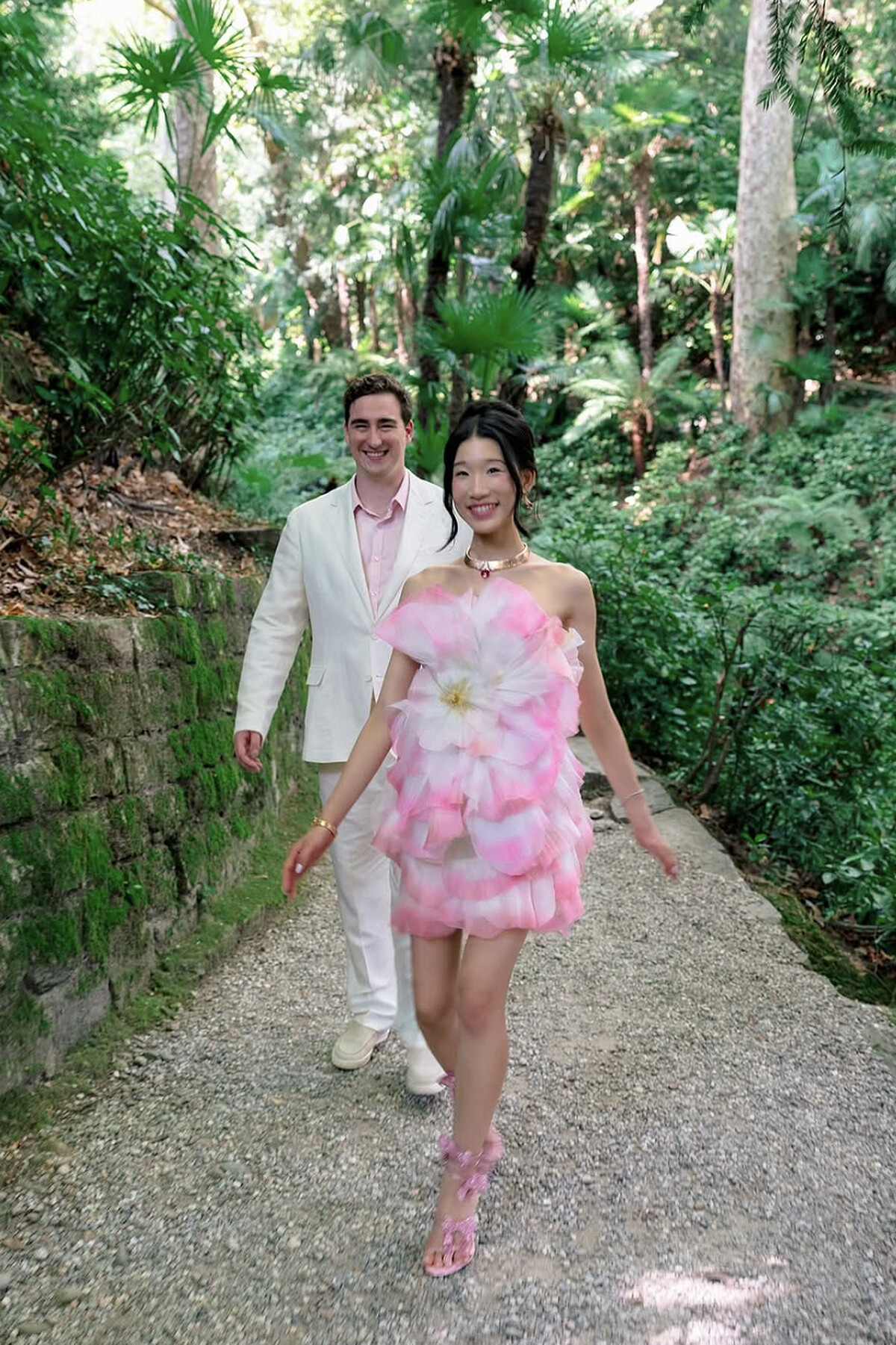 富豪千金Becca Bloom在義大利最夢幻的科莫湖舉辦婚禮。IG@beccaxbloom。