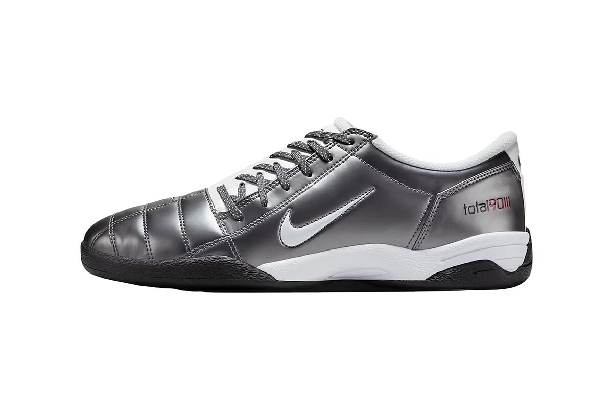 Nike Total 90 III Light Graphite 球鞋側面，黑白紅拼色外底