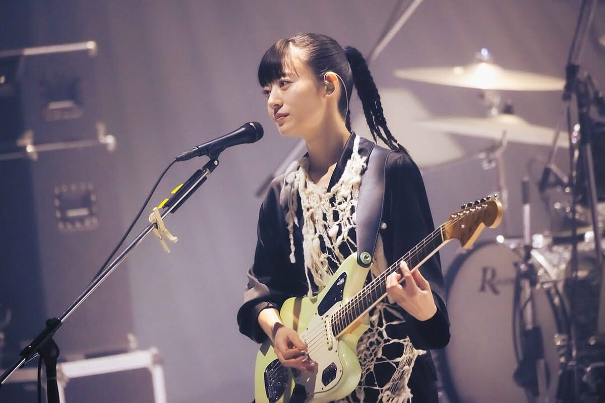 「羊文学」主唱兼吉他手塩塚モエカ