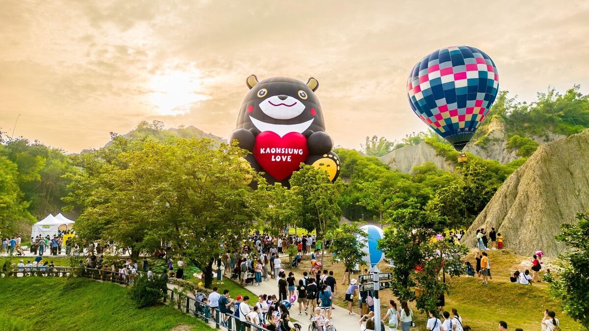 高雄熊熱氣球今年率先在月世界升空