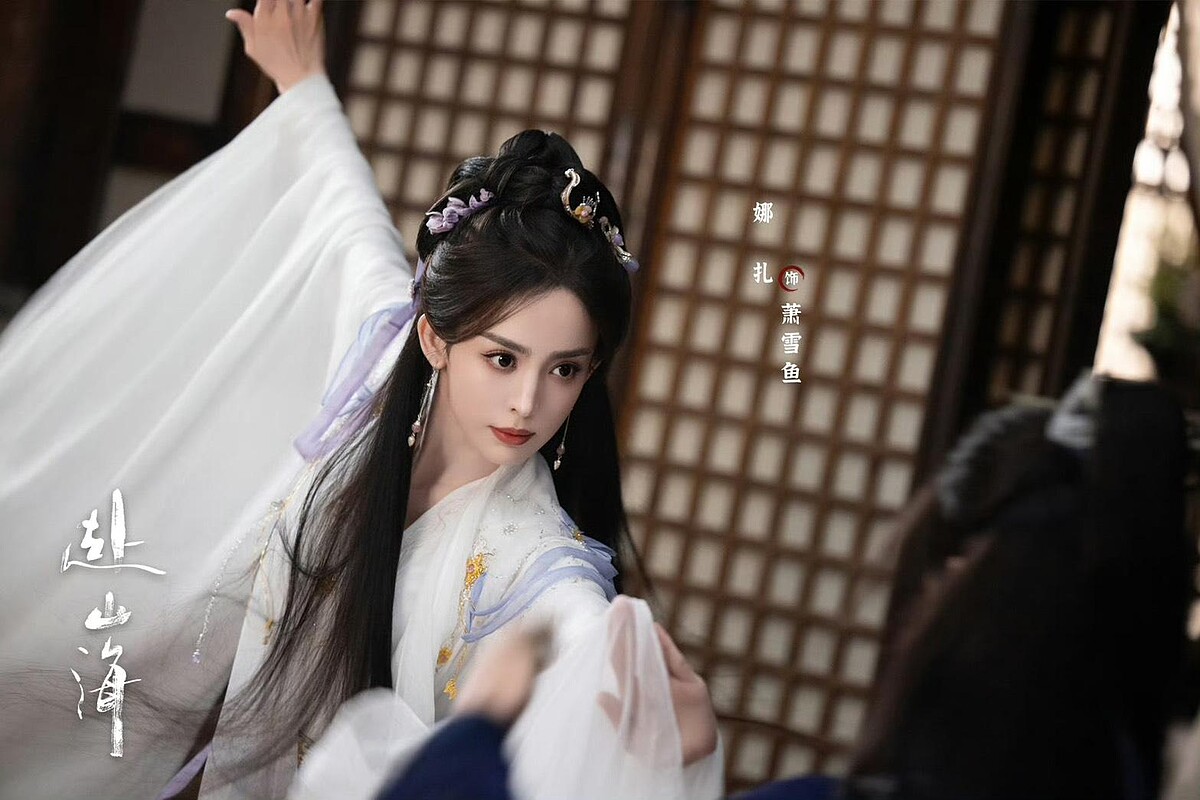  古力娜扎可說是鑲邊女一，戲份極少。