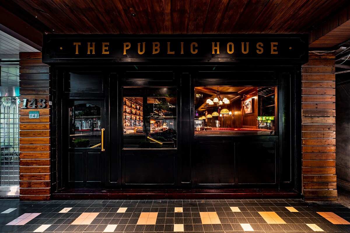 「The Public House」是台北最熱門的酒吧之一。