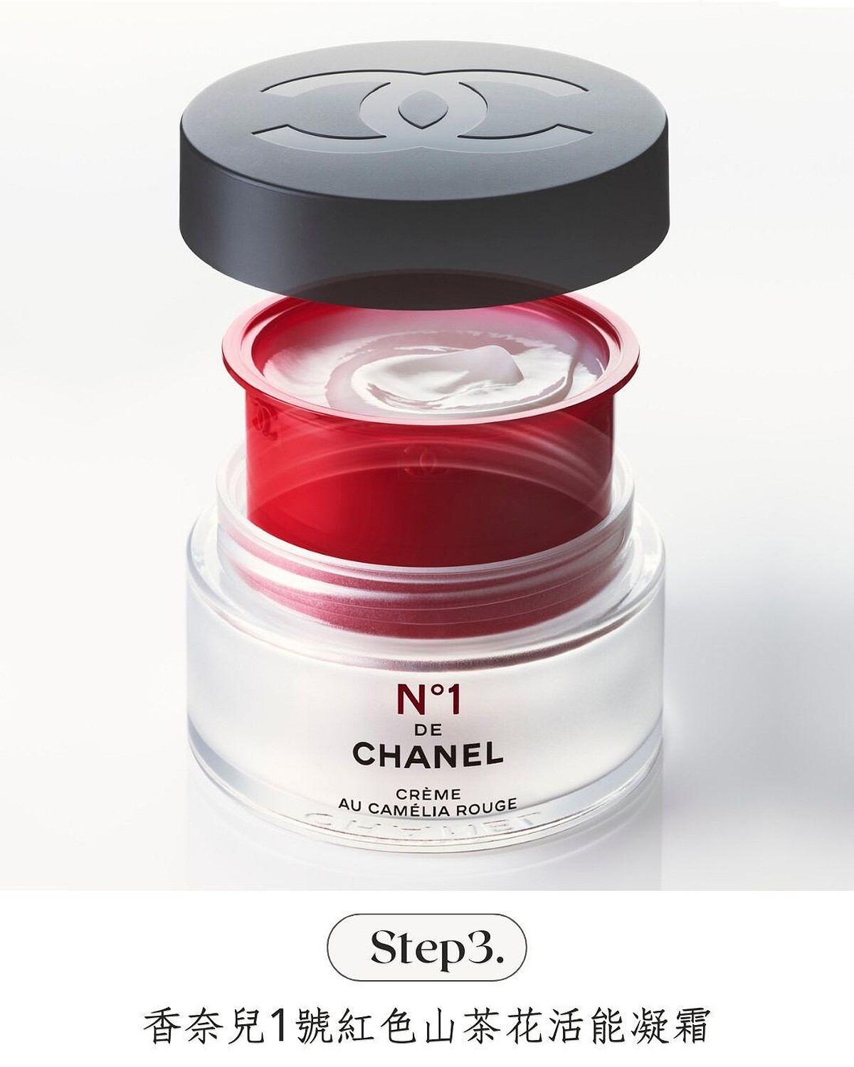 封存了紅色山茶花珍貴長壽能量與山茶花神經醯胺、胜肽複合物的清爽凝霜，能幫助肌膚呈現柔嫩透亮、充滿彈性的青春之美，更擁有對外迎戰環境與氣候挑戰的強韌防護力，溫柔潤養出最美好的肌膚年輕體質。