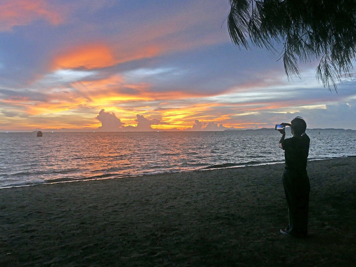 「納中天」迷人的夕陽景色。