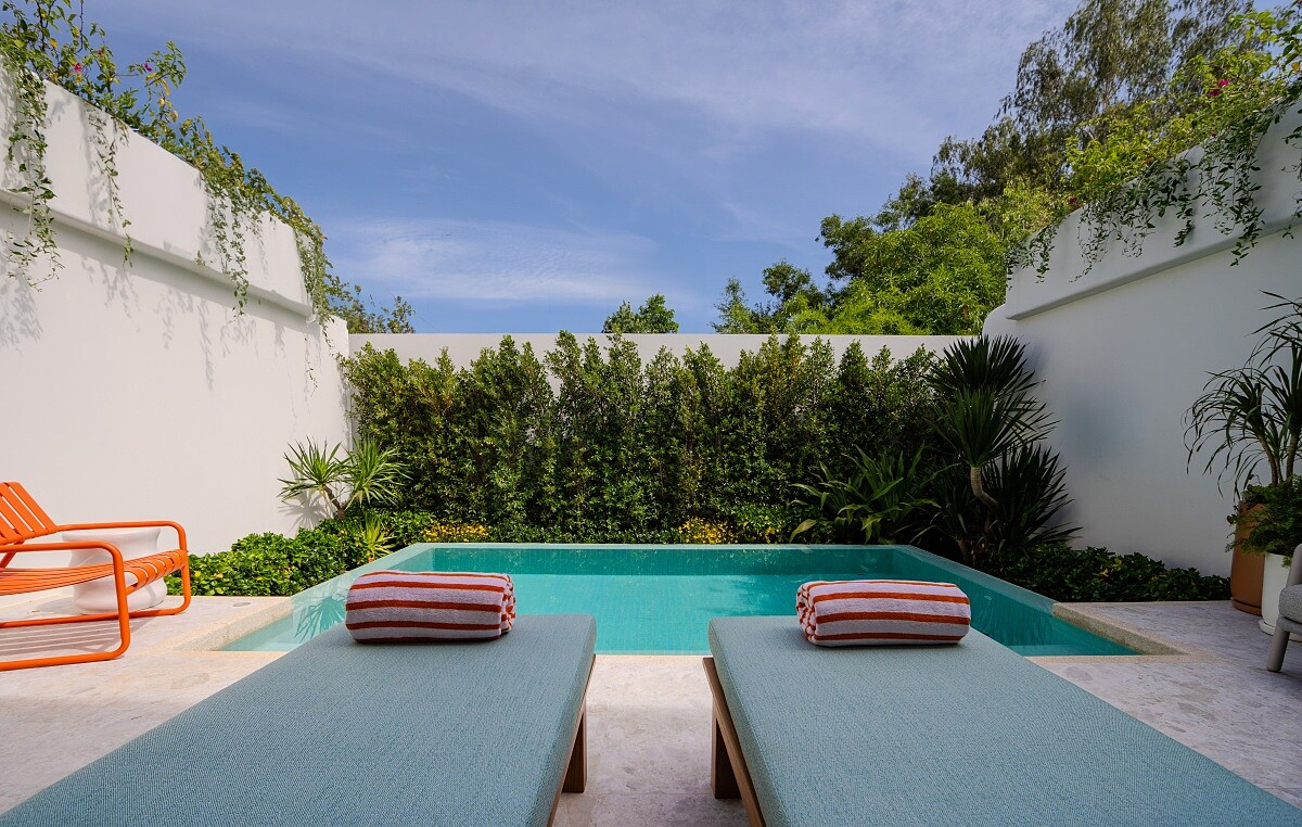 「豪華泳池套房」（Deluxe One Bedroom Suite with Private Pool）。