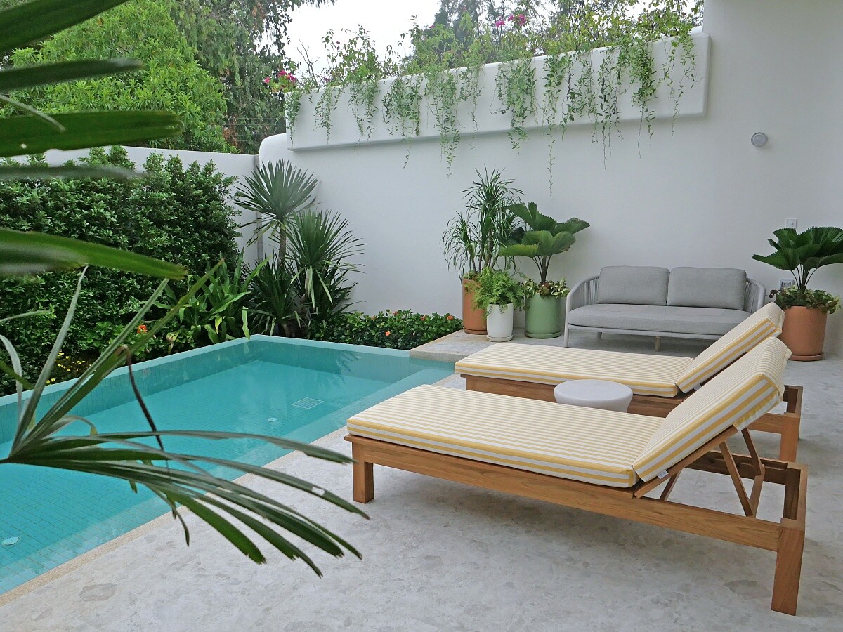 擁有私人泳池。