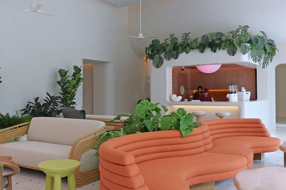  大廳旁的「The Juice & Caf&eacute;」。