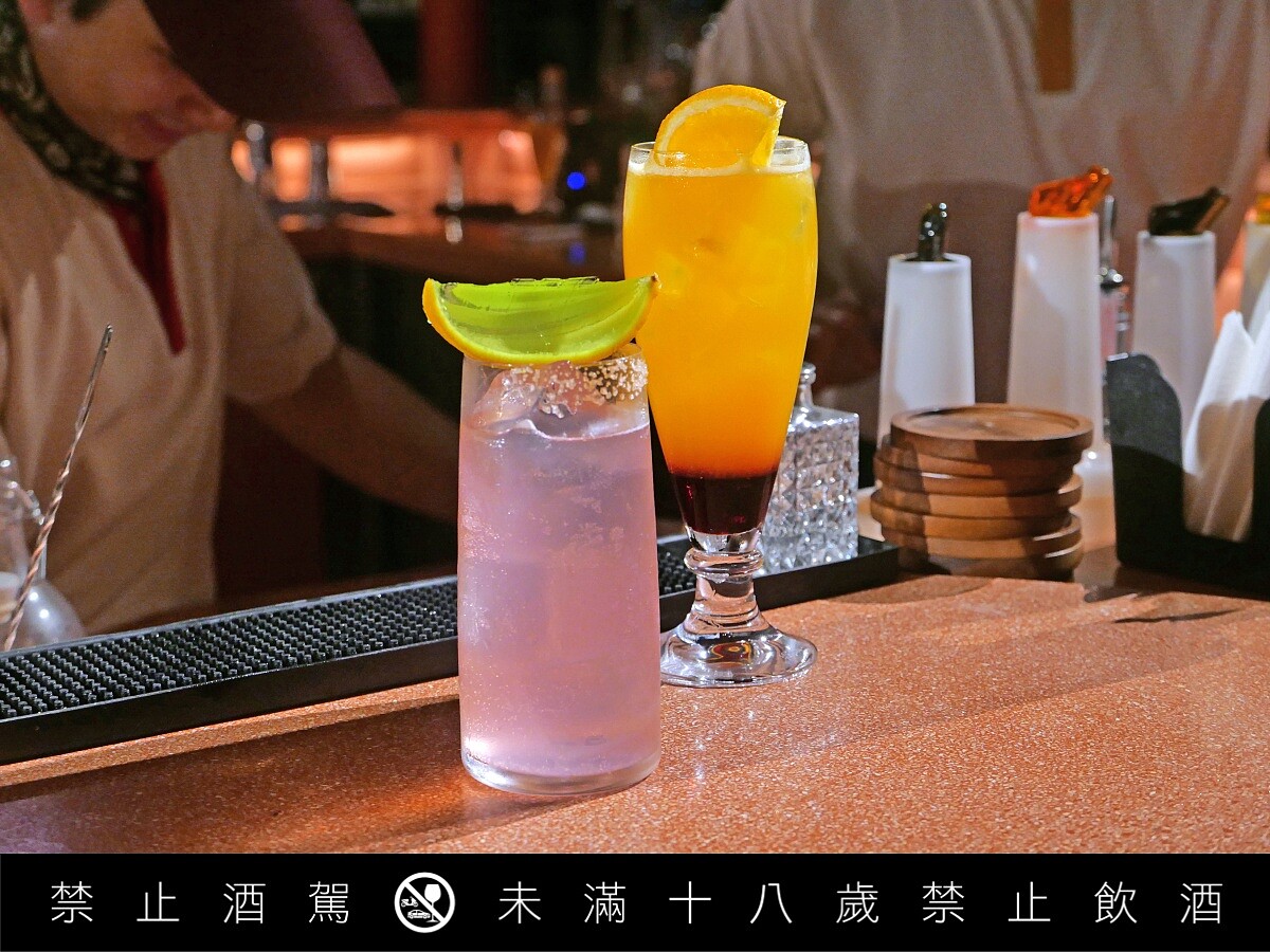 左為別具特色的 「Pattaya Paloma」。