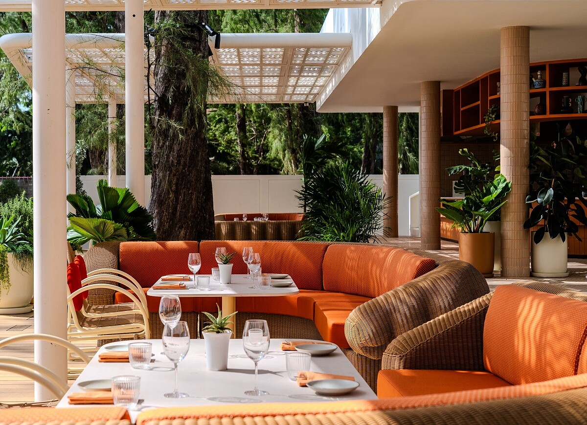 品牌全球首間海灘俱樂部「Esm&eacute;」。