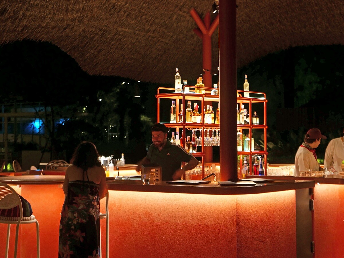 由經驗豐富的音樂人 Paul Reed 擔任酒店音樂總監。