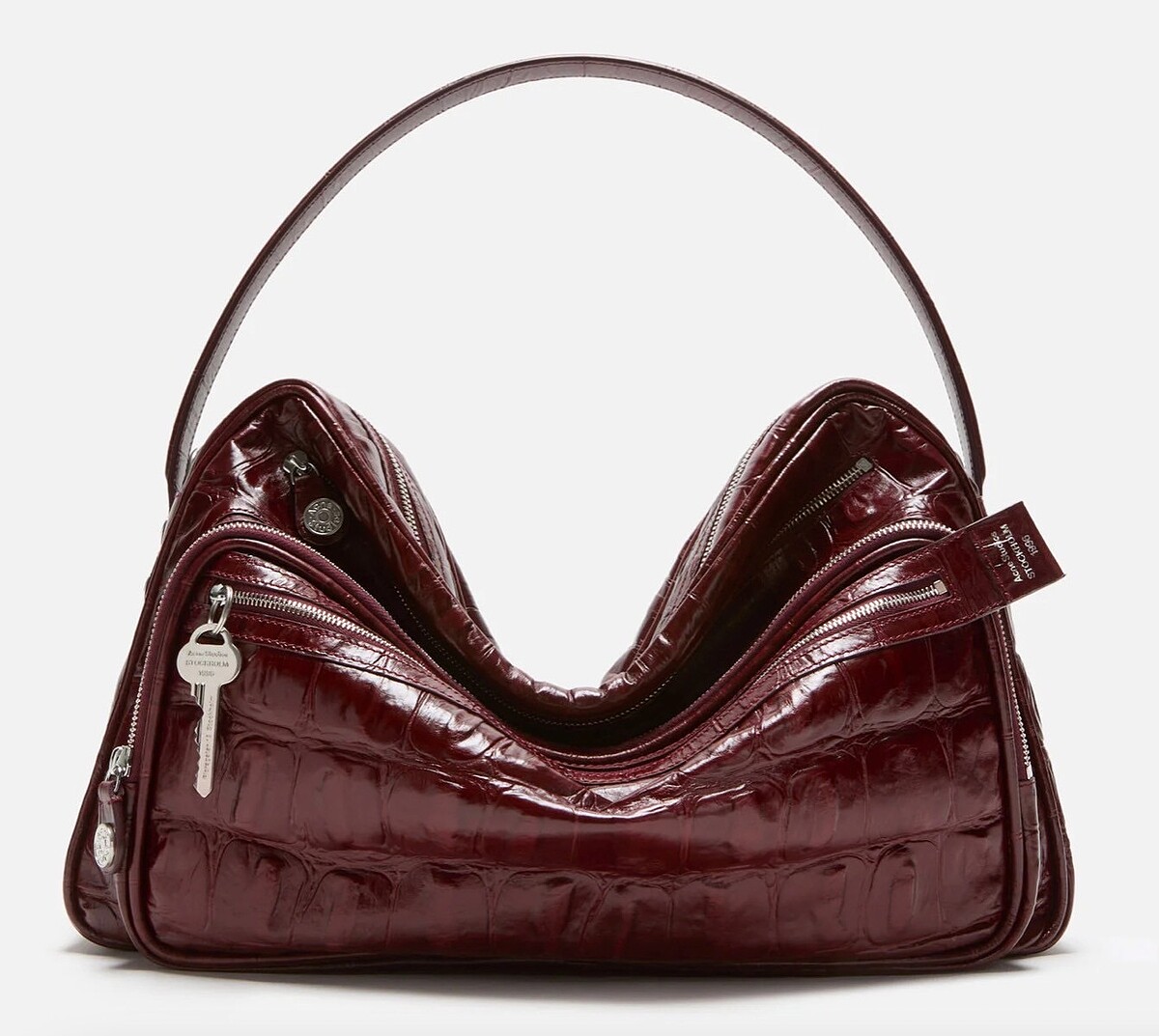 白敬亭同款CAMERO CAMERA 肩背包，NT$90,000酒紅色。