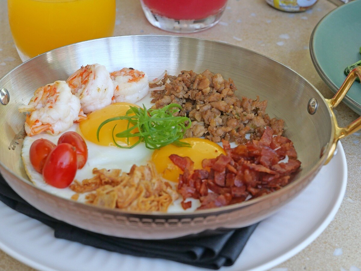 特色早餐「泰式煎蛋鍋」（Khai Krata）。