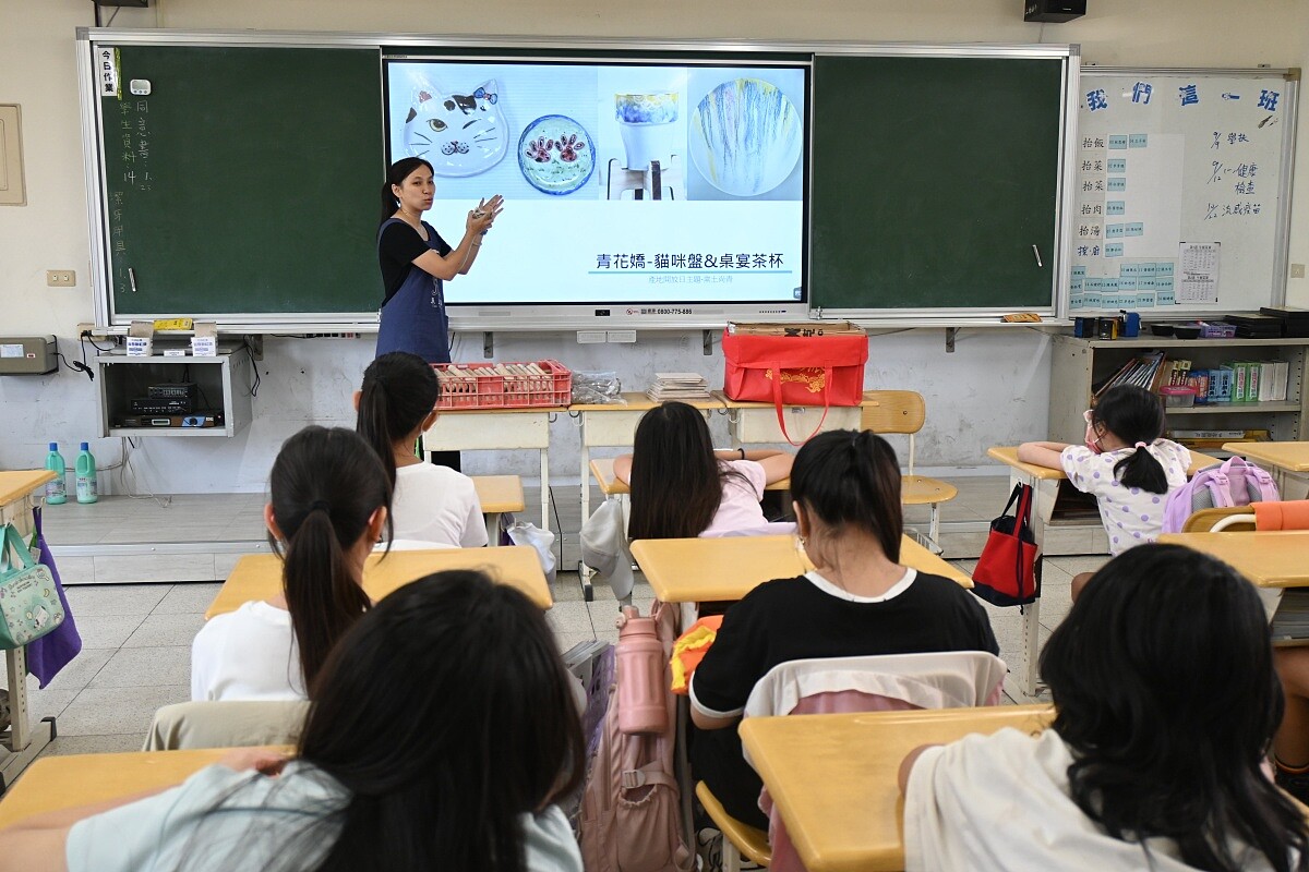 去年廣受好評的「窯場導師進校園」計畫今年持續登場。