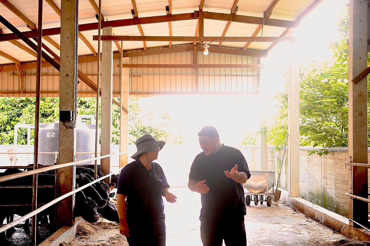 主廚 Ian Lee 與「農場晃晃」創辦人陳姐。