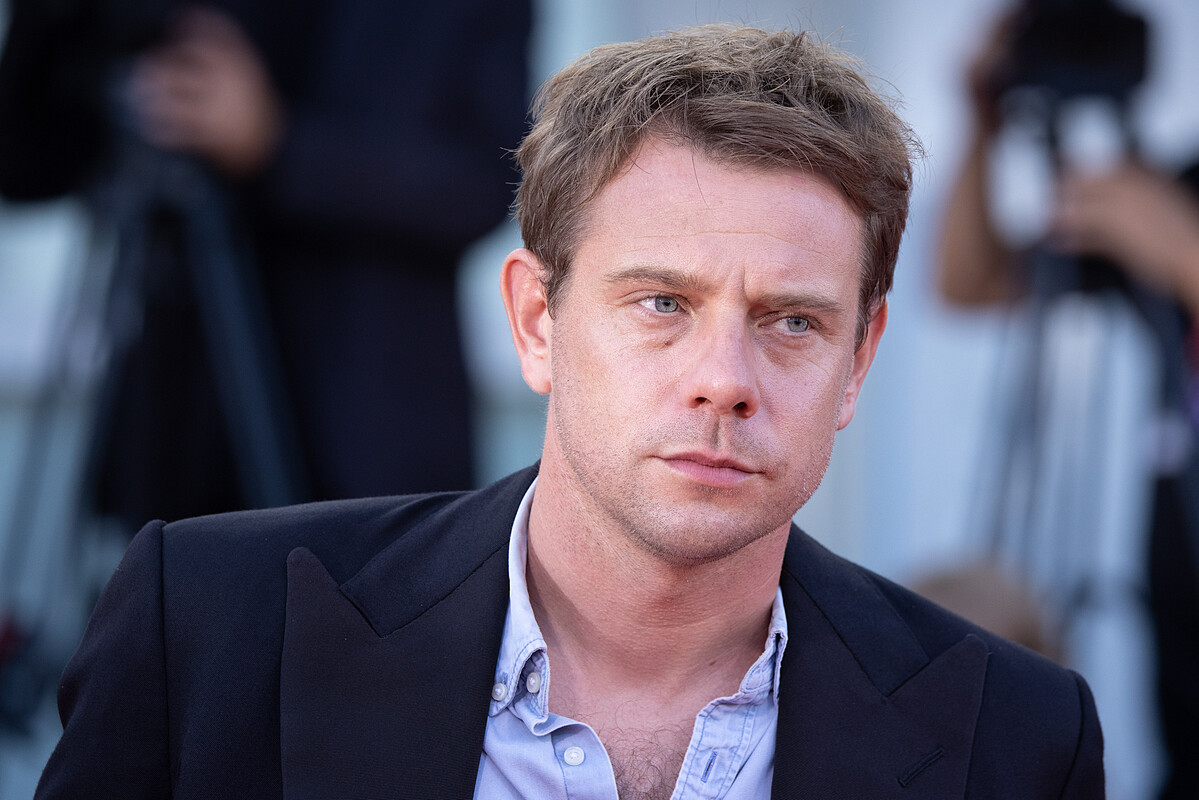 今年六月的男裝週中，「時尚金童」Jonathan Anderson帶來了入主品牌後的男裝首秀，鋪天蓋地的報導版面，火熱昭告Dior全新時代的來臨。10月1號他將帶來全新的Dior女裝2026春夏系列，備受注目。