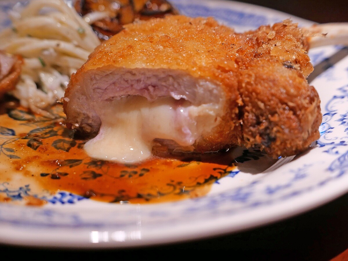 餐廳採全單點模式。