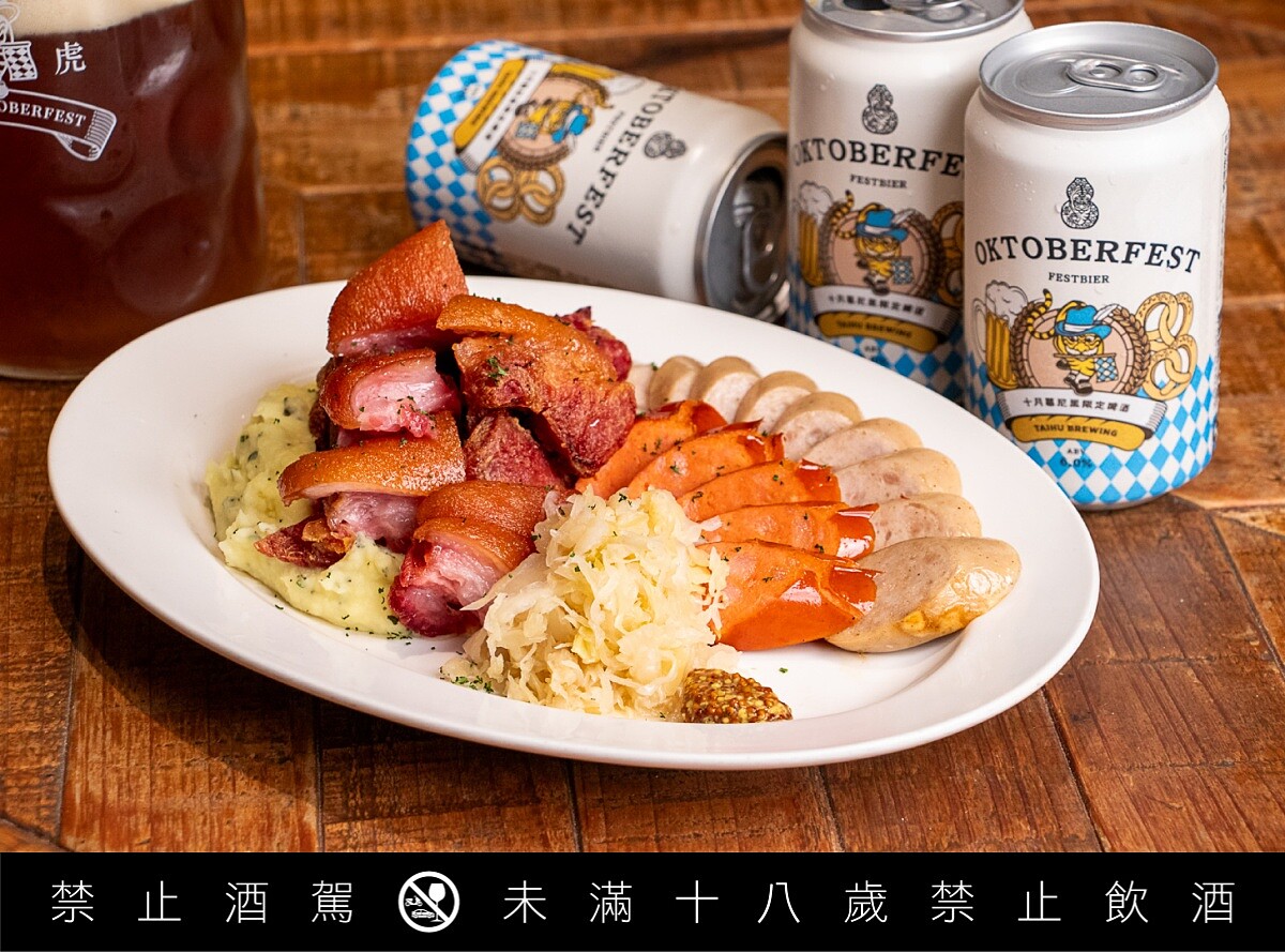 德式豬腳 & 肉腸拼盤。
