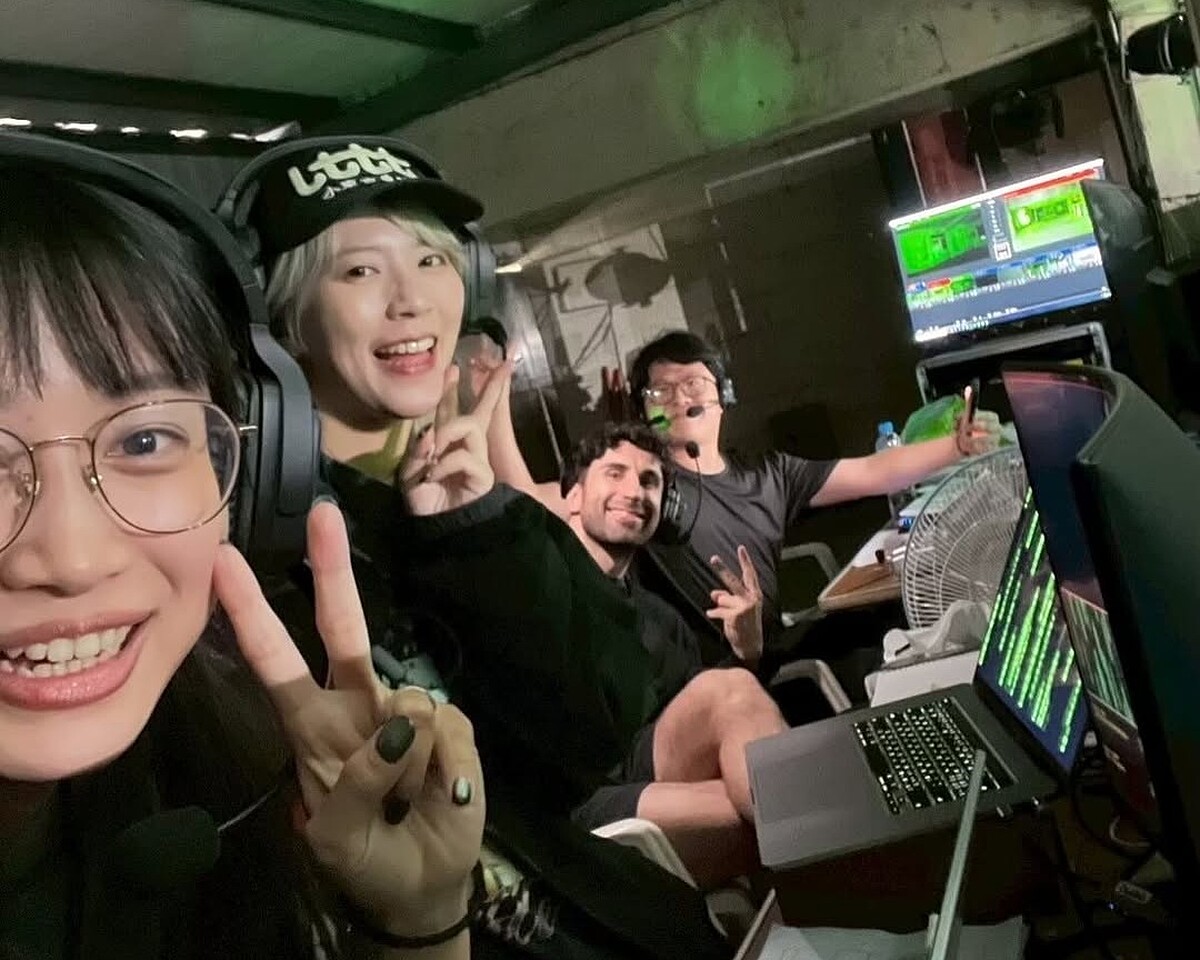 《中文怪物》就可以發現，節目直接開外掛，共動用7位導演、17台攝影機、30多台監視器、超過50人的幕後製作人員。