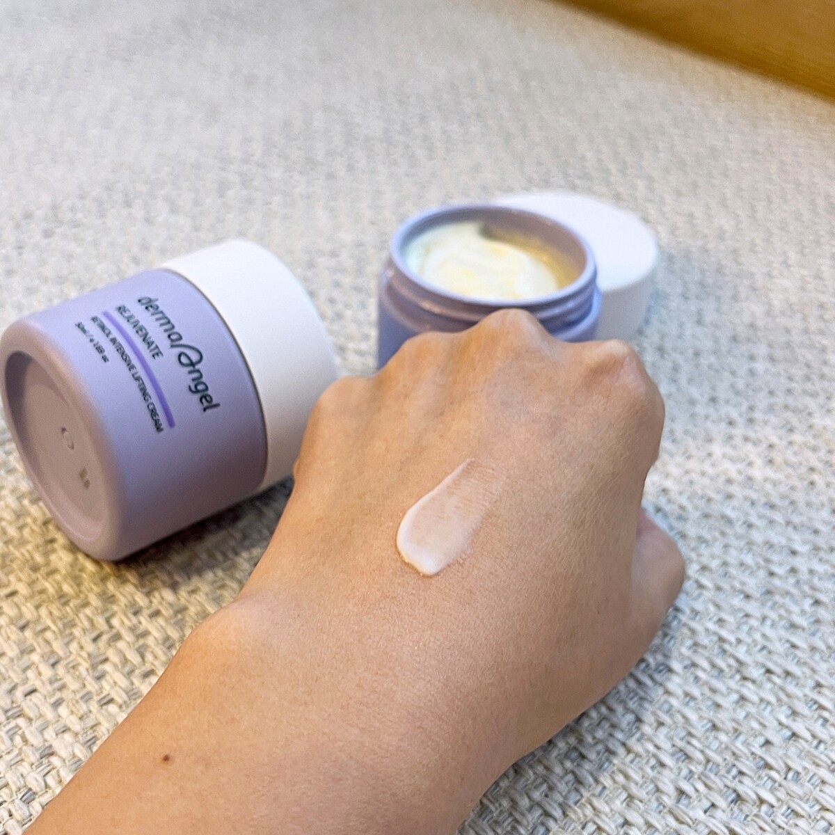 DermaAngel護妍天使0.5%緊緻彈力A醇乳霜質地。