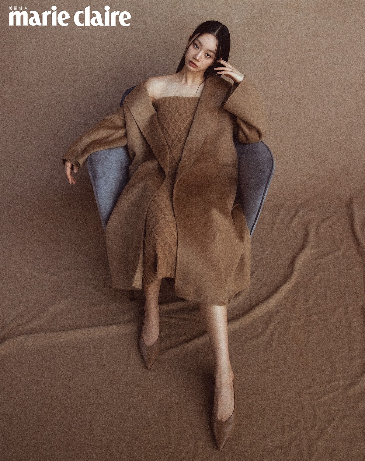 駝色Ludmilla 喀什米爾大衣、駱駝毛料網格長裙、駝色尖頭高跟鞋，all by Max Mara。