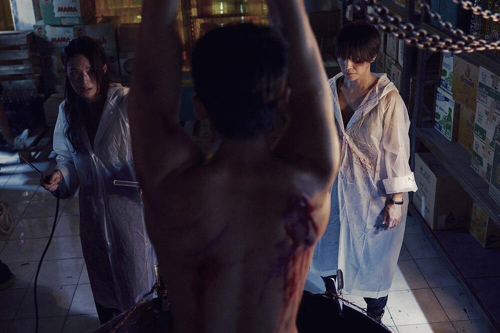 在向張士凱復仇前，汪慧君與趙靜要先分別與自己的丈夫及老闆復仇，好籌得必要資金。