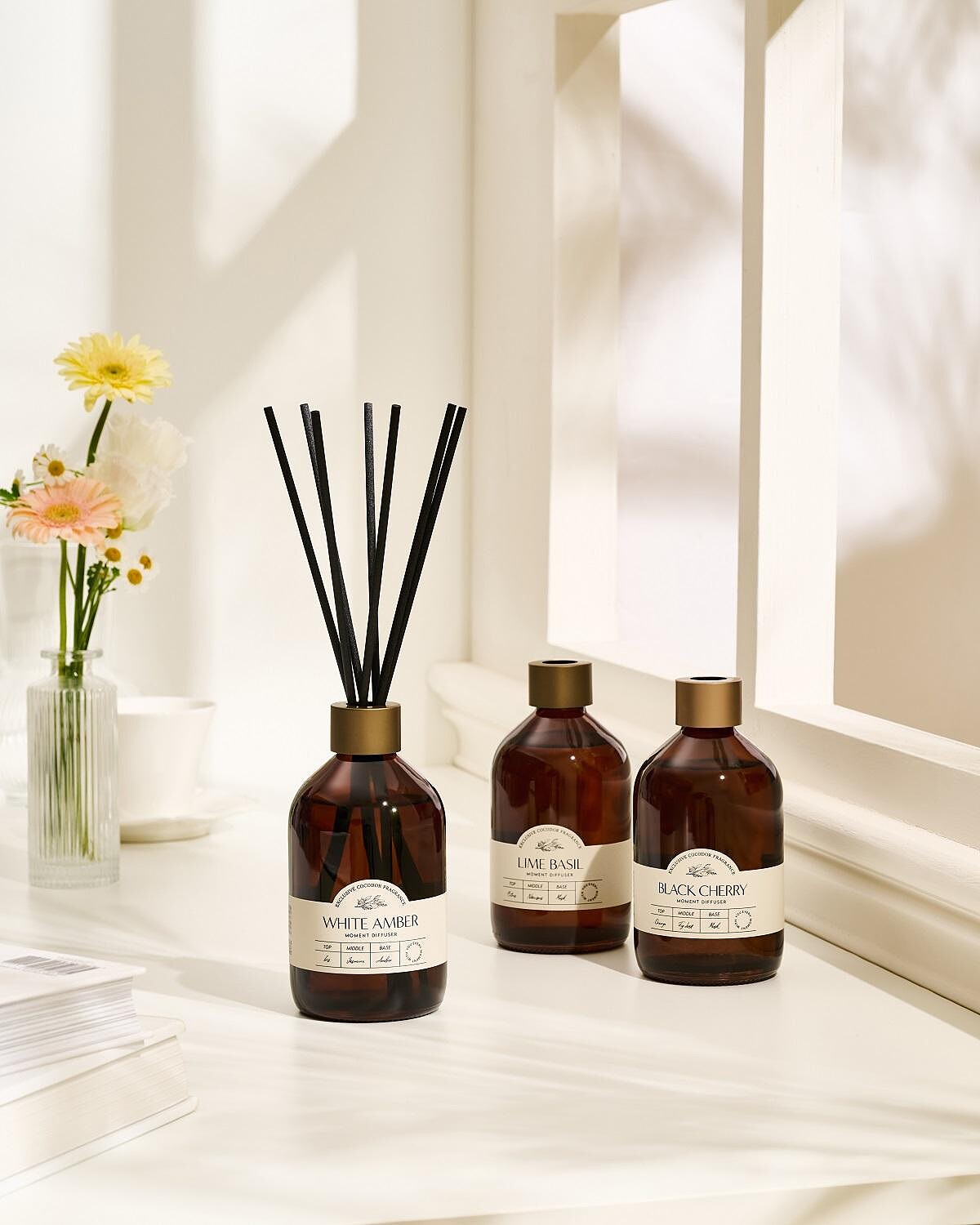 Moment時光系列擴香瓶300ml，由左至右：白琥珀、青檸羅勒、黑櫻桃，單入定價NT$599，體驗價NT$349。