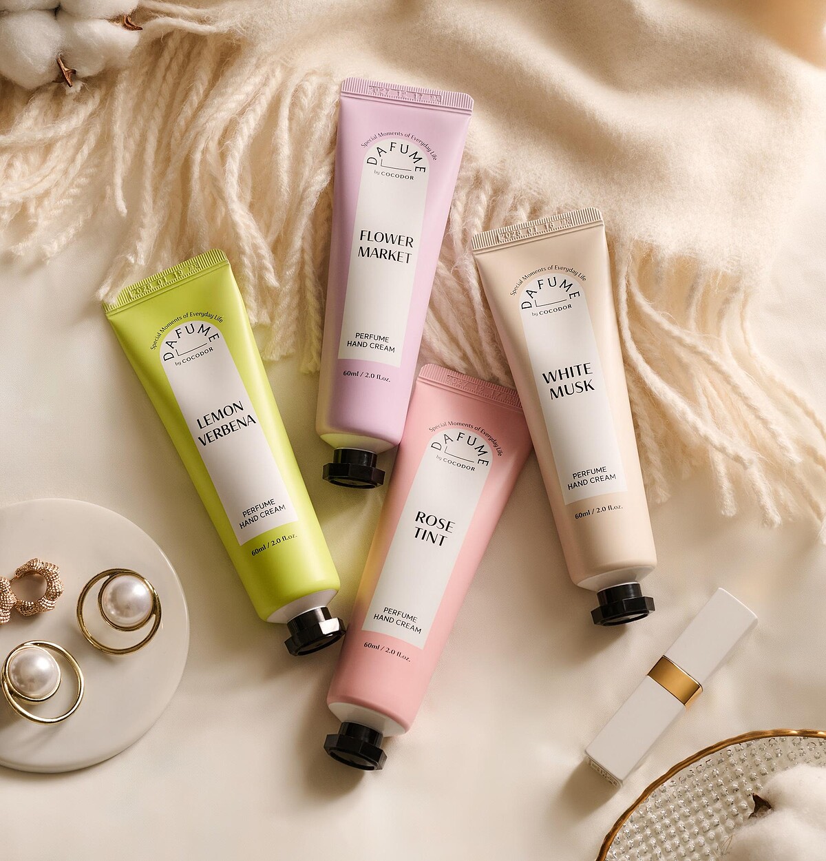 DAFUME香氛保濕柔嫩護手霜60ml，由左至右：檸檬馬鞭草、花草市集、玫瑰印記、白麝香，單入定價NT$299，體驗價NT$199。