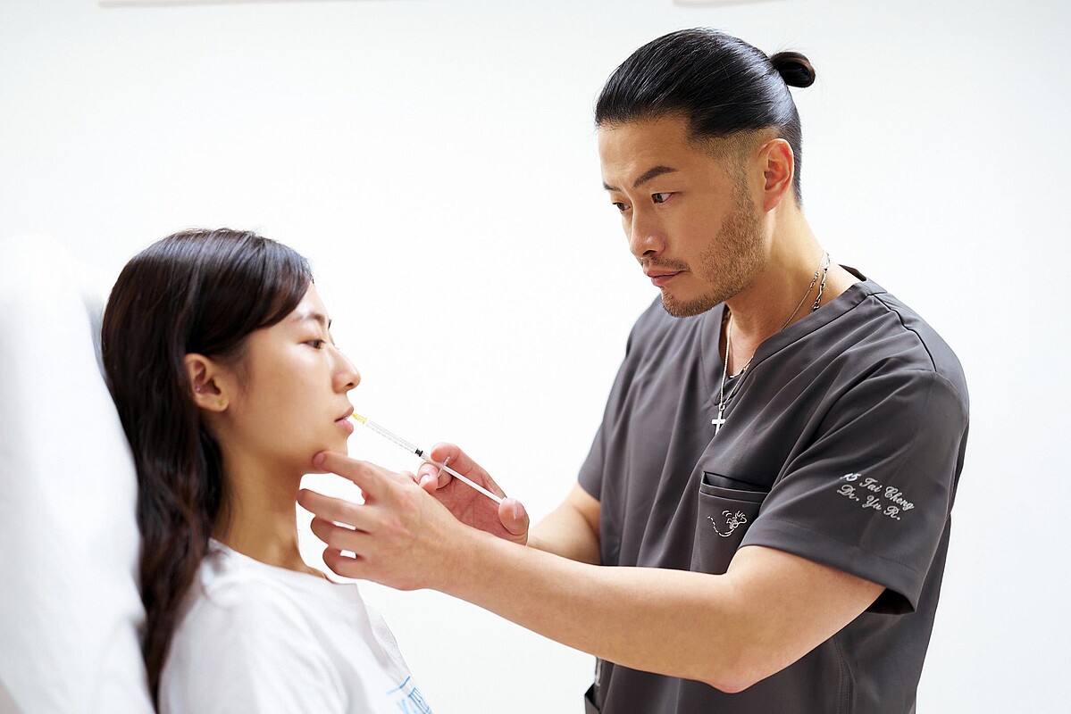 尤詡鑫院長的專業技術搭配細膩審美，雕琢出每個顏值的獨特美感。