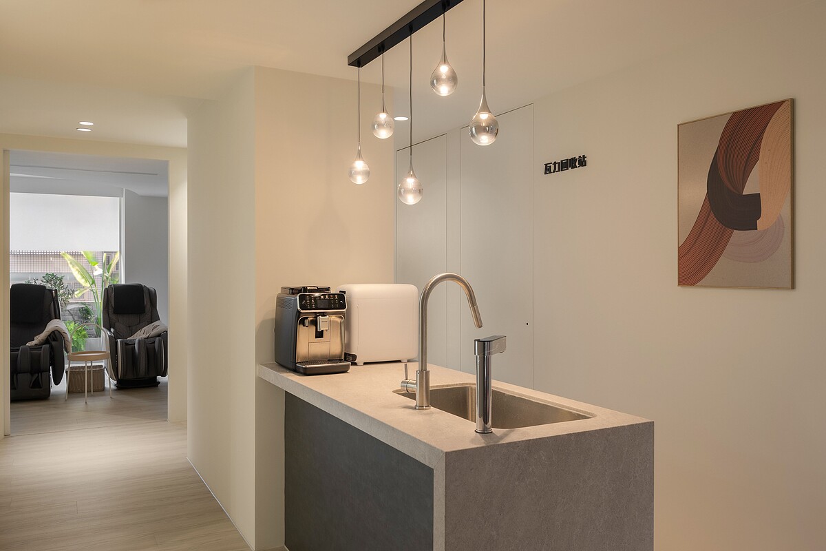 踏入診所彷彿身在自家中輕鬆自在，每個空間都有童趣命名小巧思。