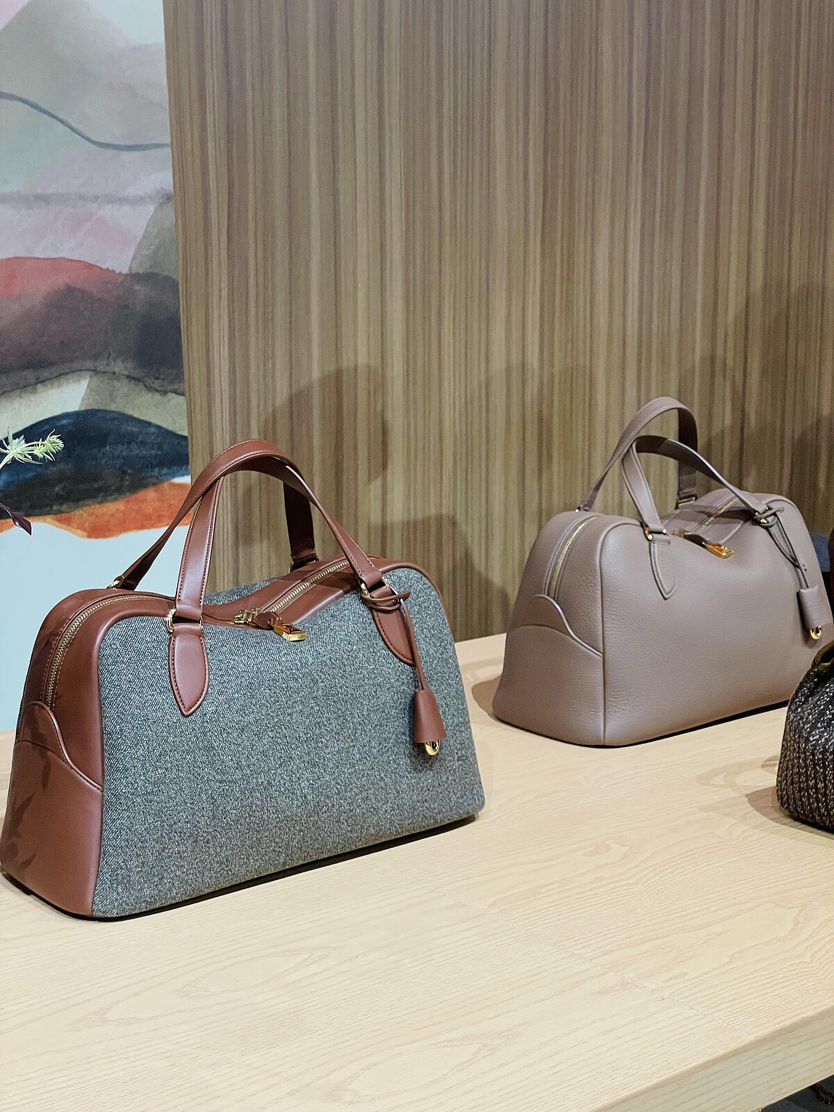 Loro Piana Needle 手袋推出細緻粒面皮革、絲絨小牛皮與粗花呢等多種材質