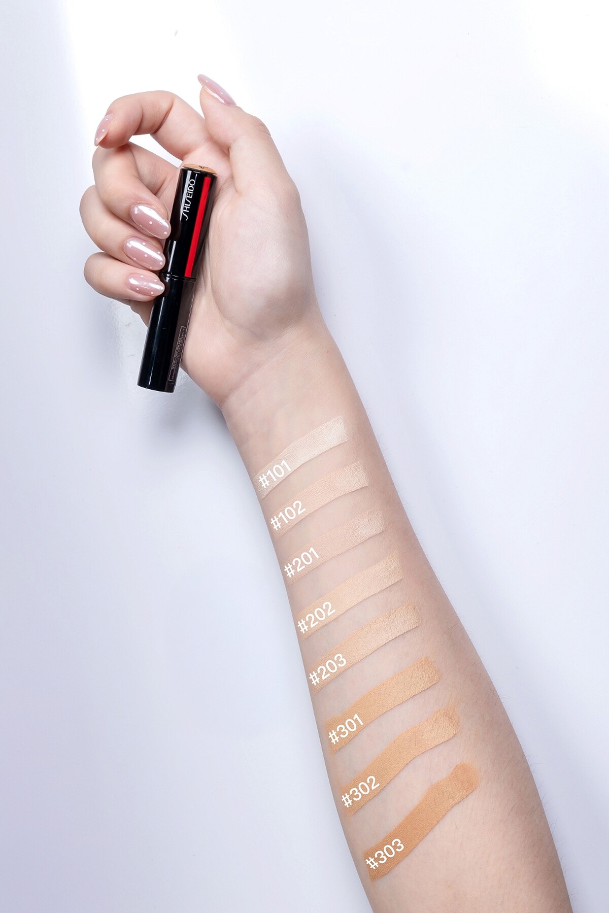 資生堂超進化光感輕潤遮瑕棒8色手部試色。