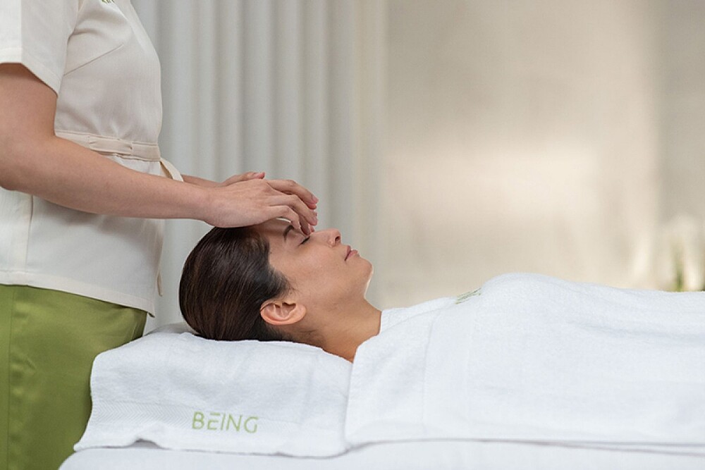 BEING spa肌因鑽白美顏課程手法示意。