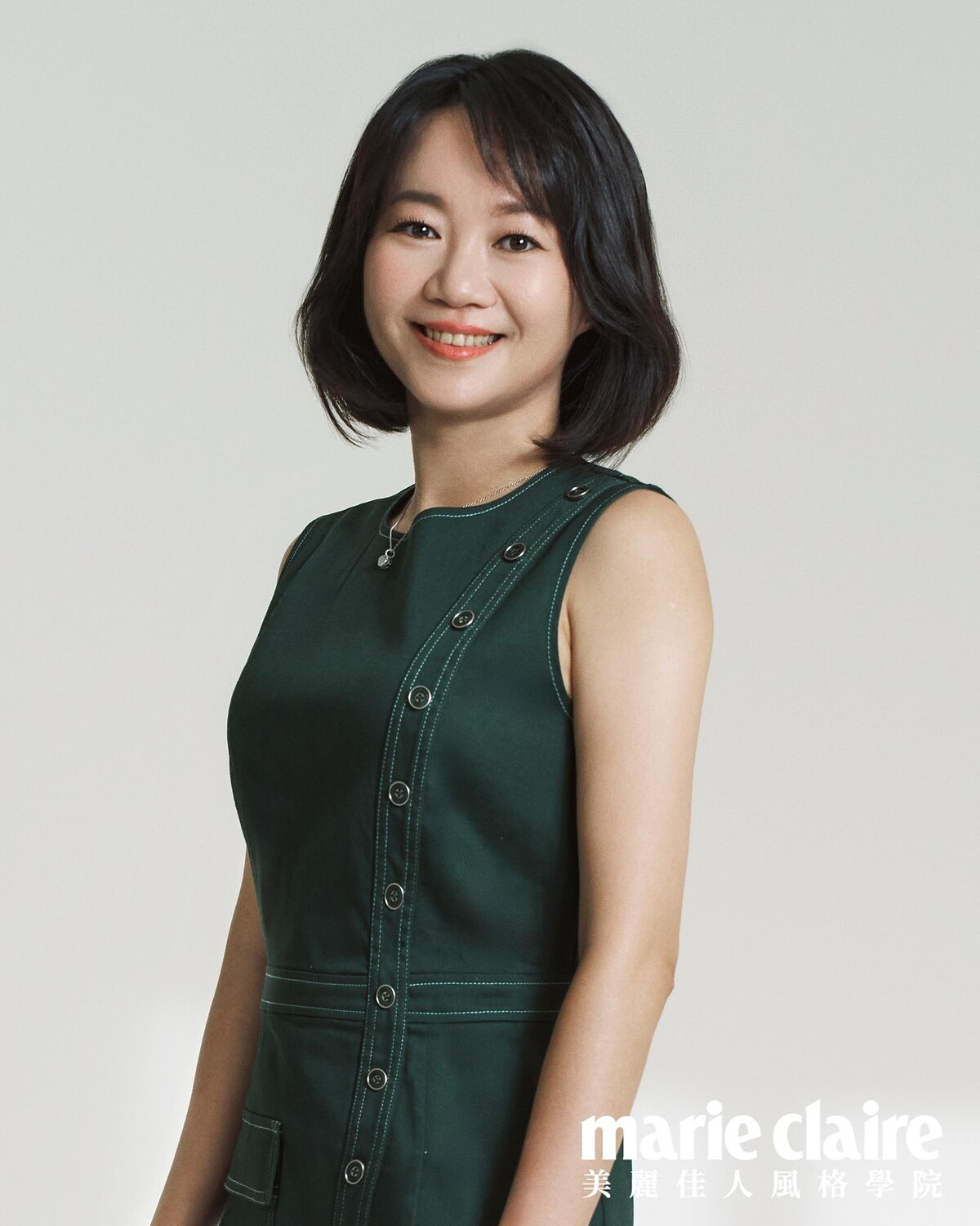 綠色不對稱洋裝，iROO。