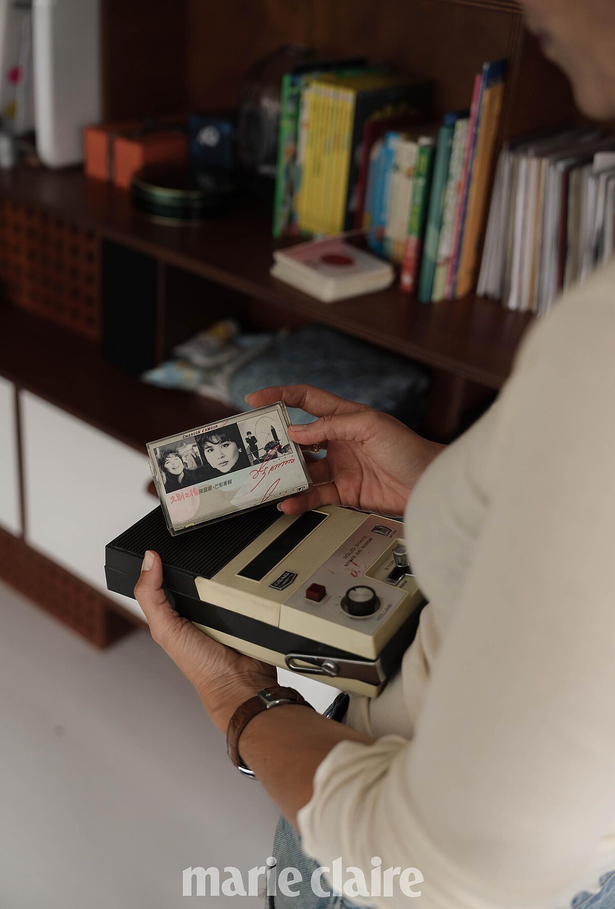 Louise 的歌手阿姨的錄音帶,以及古董卡帶機。他分享,這是他緬懷阿姨的方式,也是他最寶貝的物件之一。