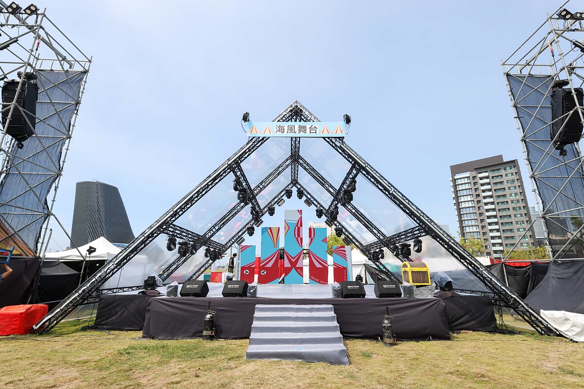 旺福、宇宙人於海風舞台領銜開唱＿照片提供＿FOCASA馬戲團