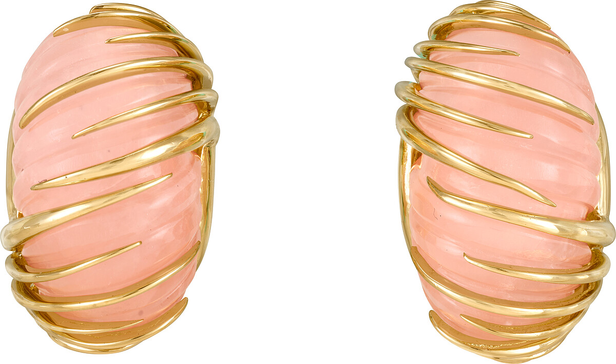 (本次來台作品) 耳環，1971年_黃K金、玫瑰水晶