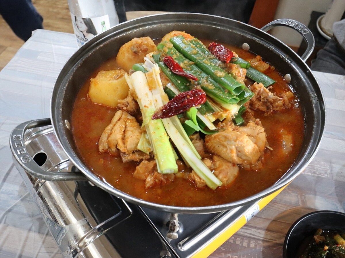 寶光亭花園的辣炒雞湯(Photo/翻攝自Naver Map)。